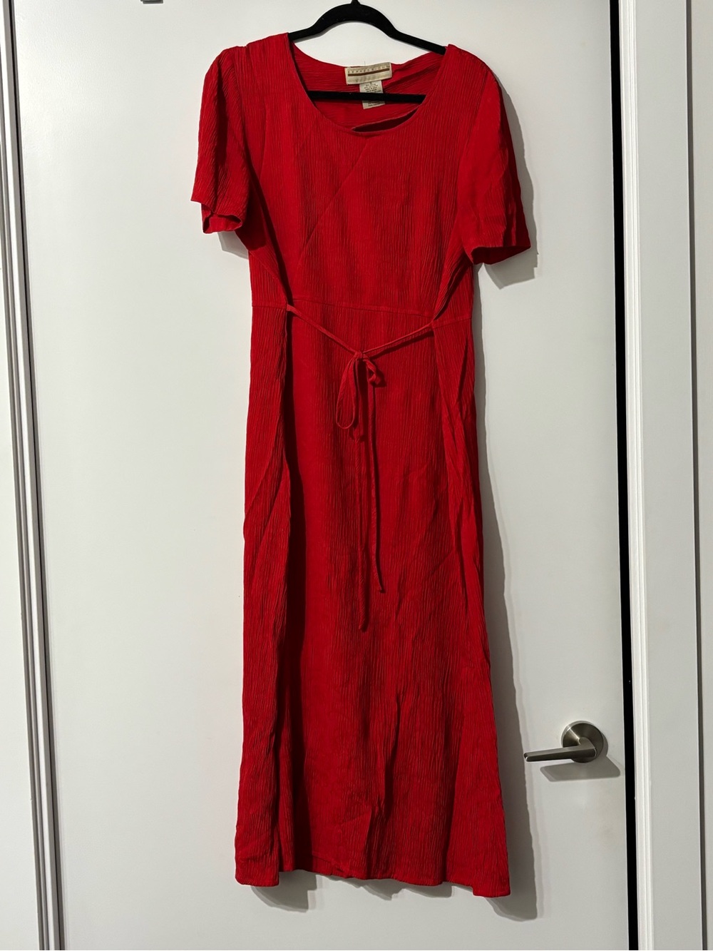 Vintage 90s Red Crinkle Short Sleeve Midi Dress
